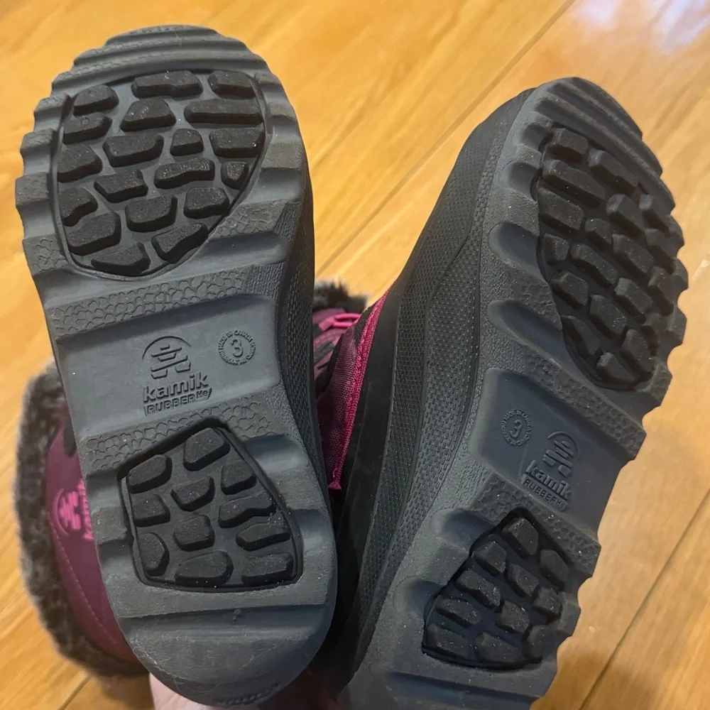 Kamik girls winter snow boots size 3 .